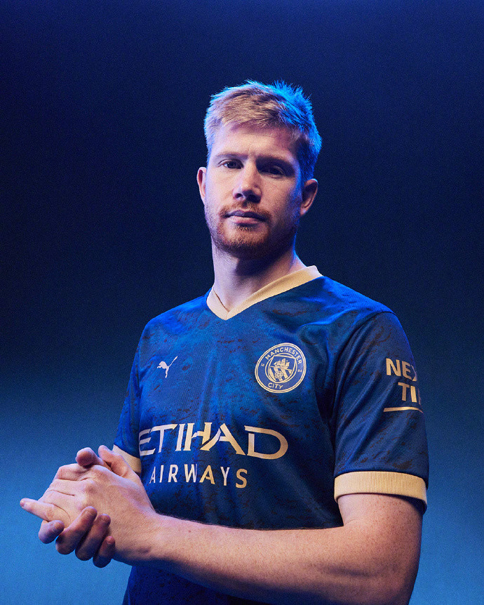 维拉读秒绝杀阿森纳，埃梅里狂奔怒吼庆祝（阿斯顿维拉压哨绝杀阿森纳，埃梅里狂奔咆哮庆祝）