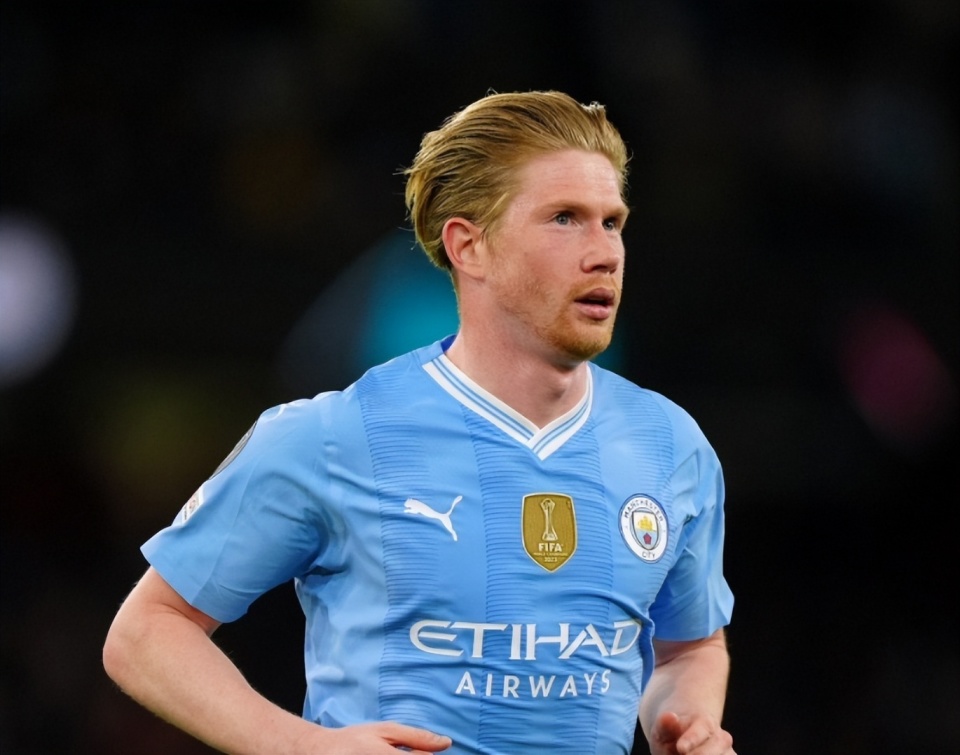 🎮DK 1-0 T1：双C灌满伤害全局大优，DK首局先下一城（🎮DK 1-0 T1：双核输出拉满掌控全图，先拔头筹赢下首局）