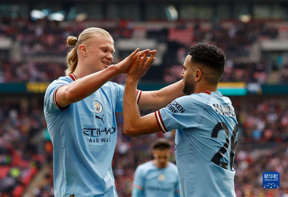 本泽马：阿隆索做不了什么，皇马球员要更多考虑团队而不是自我（本泽马：阿隆索也难以改变现状，皇马球员应以团队为先而非自我）