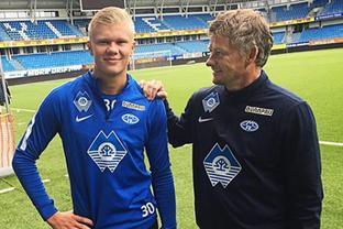 埃及媒体：有沙特俱乐部将会为萨拉赫开出超过C罗薪水的待遇（埃媒：沙特俱乐部拟向萨拉赫开出高于C罗的薪资待遇）