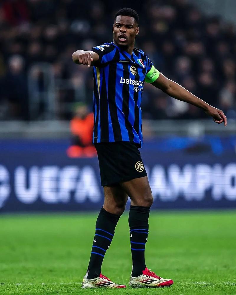 力压萨卡和哈兰德，官方：埃基蒂克当选第16轮英超最佳球员（英超第16轮最佳出炉：埃基蒂克当选，击败萨卡与哈兰德）