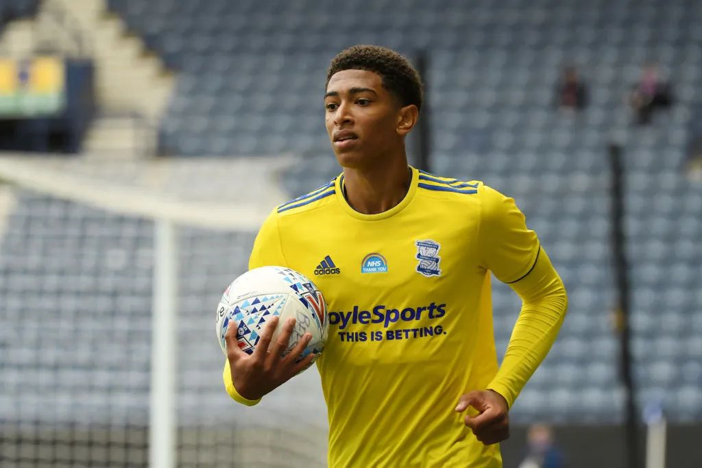 佩德里：我肯定希望能再次与梅西一起踢球，他是史上最佳（佩德里：我当然想再与梅西并肩作战，他是历史最佳）