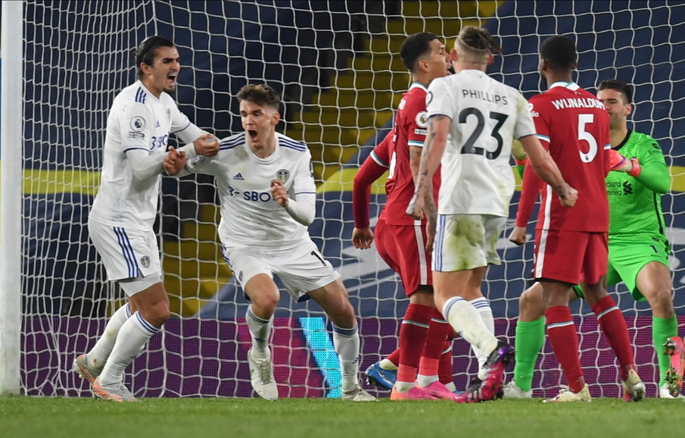 库尼亚：姆伯莫是个了不起的球员，能和他并肩作战很棒（库尼亚盛赞姆伯莫：他实力非凡，能与其并肩作战是种享受）