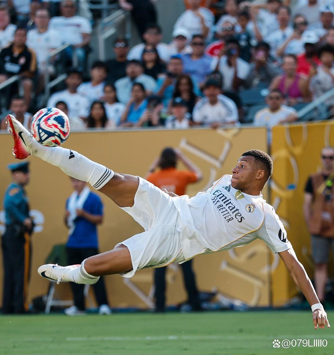 博主：内马尔膝伤手术将由曾效力海港的爱德华多医生主刀（博主称：内马尔膝伤手术将由前海港队医爱德华多主刀）