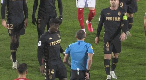 足球这项运动陪伴了我整个初高中，今天我十八岁了，...（十八岁这一天，致与足球相伴的初高中岁月）