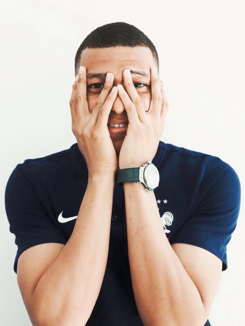 马卡：许多球探想在青年欧冠上考察霍安，但他却没参加比赛（马卡：多名球探欲在青年欧冠考察霍安，结果他未出场）