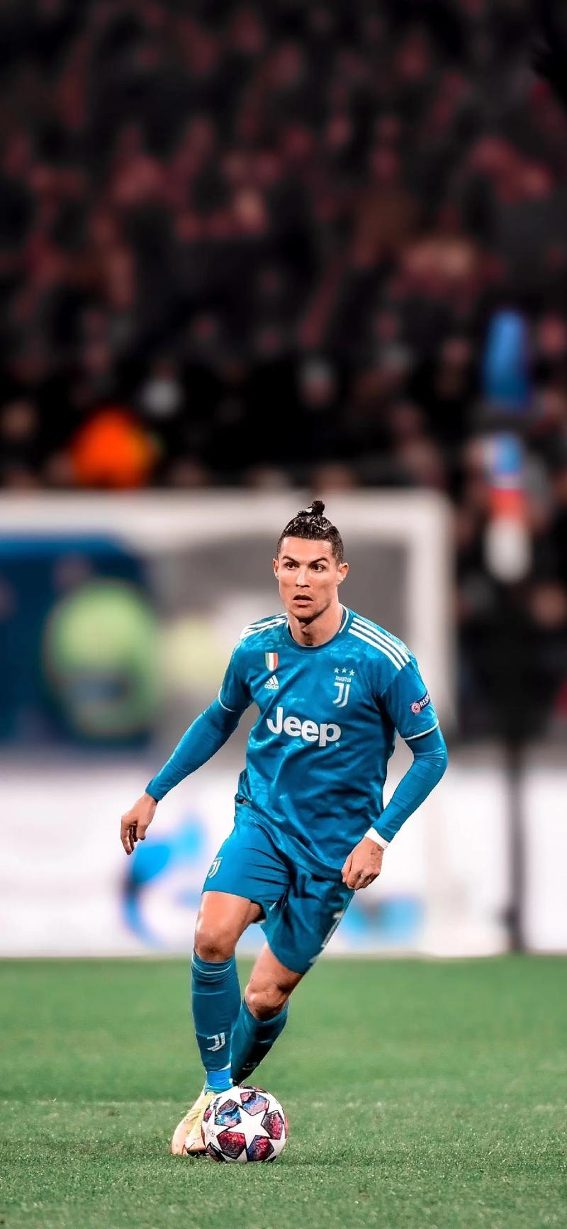 看着都疼！加纳国脚脚踝90度翻转，被日本击败，下轮战玻利维亚（加纳国脚脚踝近90度扭曲令人揪心，球队不敌日本，下一轮迎战玻利维亚）