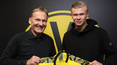 官方：麦克托米奈当选2025意大利足球盛典年度最佳球员（官宣：麦克托米奈荣膺2025年意大利足球盛典年度最佳球员）