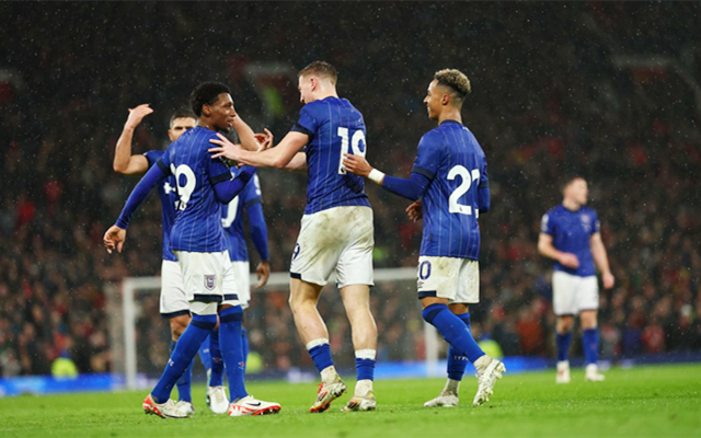 曼纳：尤文球衣为胜利而造，那不勒斯的球衣为梦想而造（曼纳：尤文战袍为胜而生，那不勒斯战袍为梦而生）