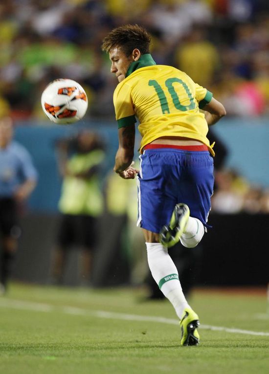 邵佳一谈成为国足主帅：正在家看电脑突然收到700多条信息（邵佳一回忆出任国足主帅：在家看电脑时瞬收700余条消息）