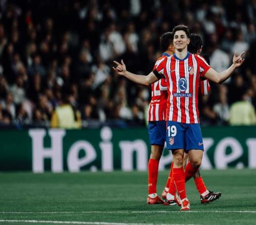 足球装备科技最新发展（足球装备科技前沿动态）