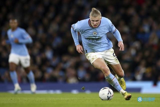 本泽马或放弃沙特天价年薪，自由身引多队争夺（本泽马或拒沙特天价合同，自由身引多队竞逐）