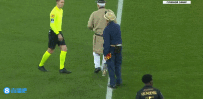 英超战报：伊萨克破门，罗梅罗、西蒙斯染红，9人热刺1-2利物浦（英超简讯：伊萨克建功，罗梅罗、西蒙斯被罚下，9人热刺1-2不敌利物浦）